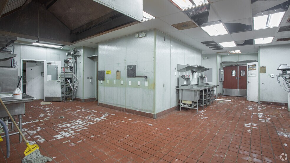 More Photos Of 4066 Victory Blvd, Portsmouth Restaurant For Lease