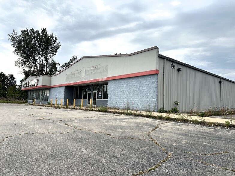 More Photos Of 3851-3859 N Huron Rd, Pinconning Freestanding For Lease