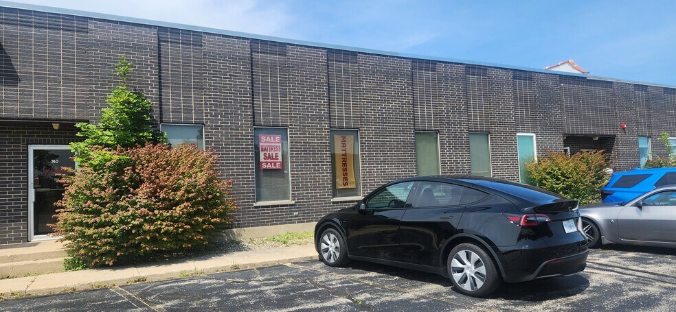 Primary Photo Of 700-750 Bonnie Ln, Elk Grove Village Warehouse For Sale