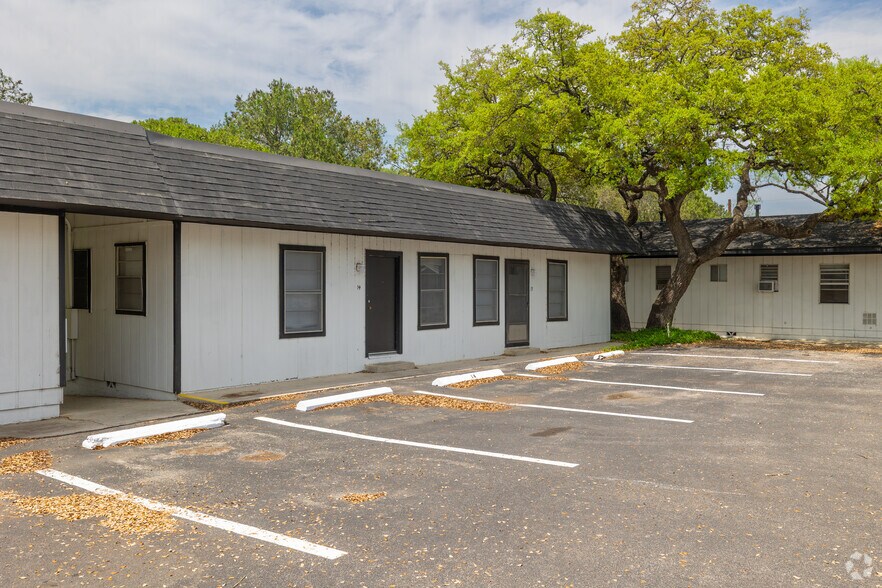 More Photos Of 1605 Water St, Kerrville Apartments For Sale