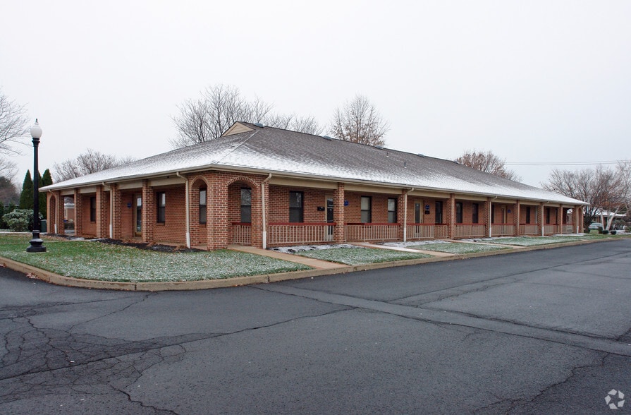 More Photos Of 605 Louis Dr, Warminster Office For Lease