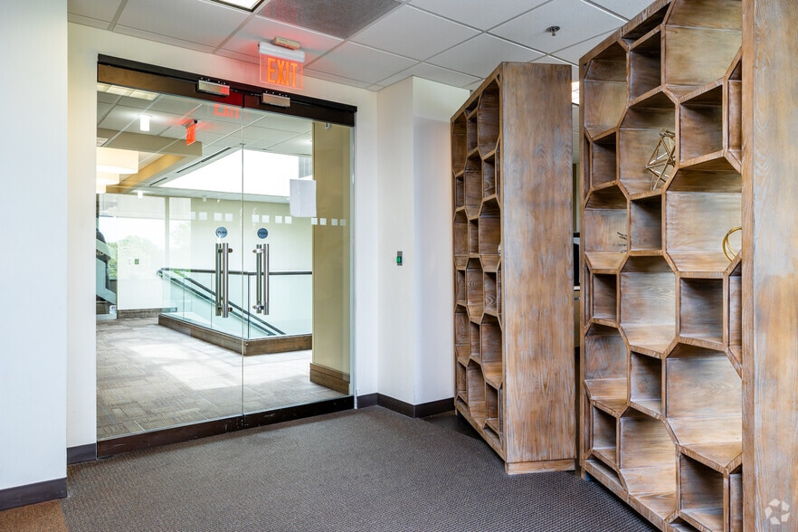 Primary Photo Of 800 E 101st Ter, Kansas City Coworking Space