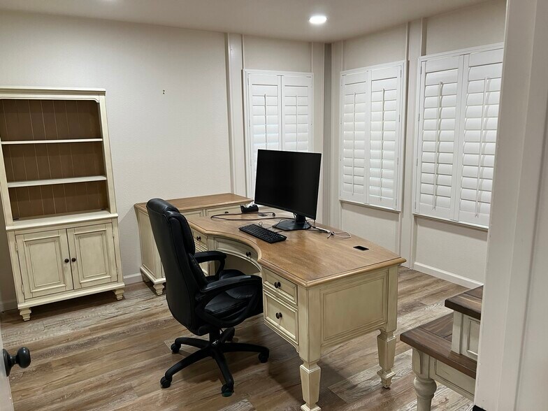 More Photos Of 4527 Lake Shore Dr, Waco Office For Lease