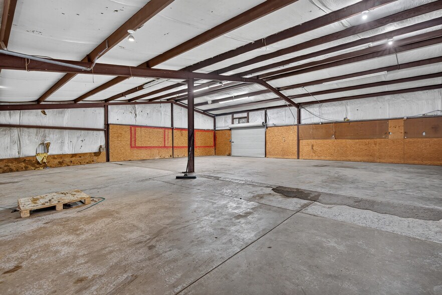 More Photos Of 479247 US Highway 64, Roland Flex For Sale