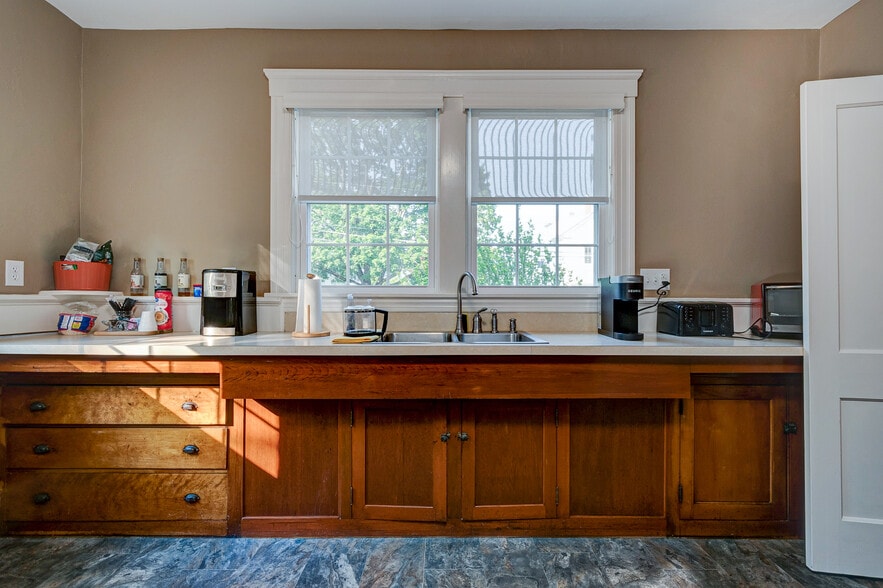 More Photos Of 8 Church St, Westborough Office Residential For Lease
