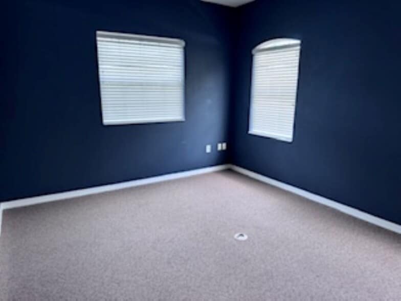 More Photos Of 13051 W Linebaugh Ave, Tampa Office For Lease