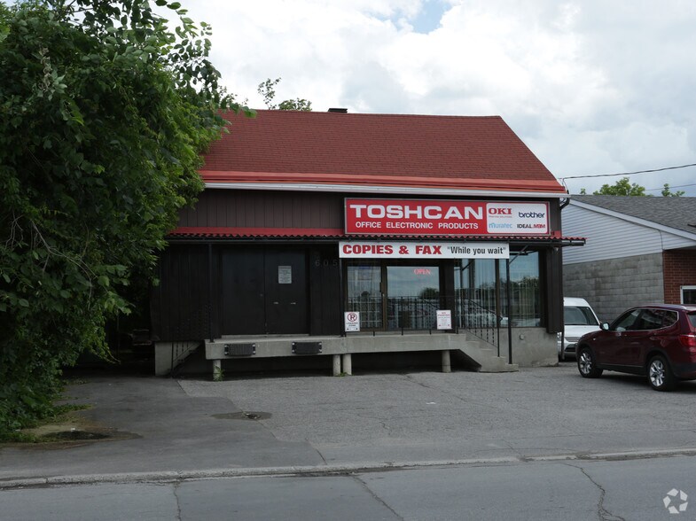 More Photos Of 605 Center St, Ottawa Storefront For Sale