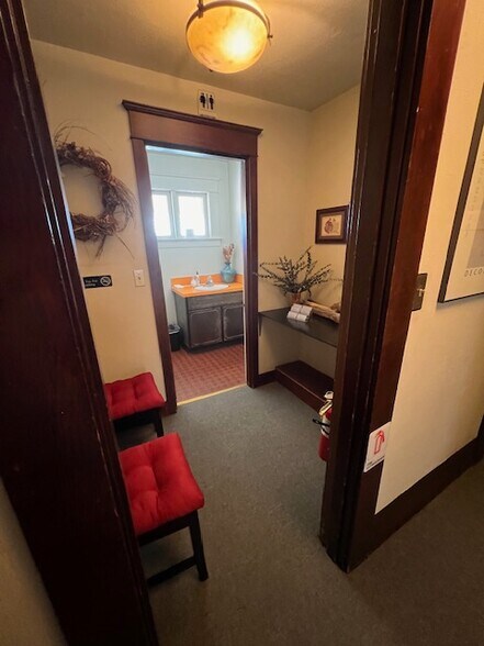 More Photos Of 1934 NE Broadway St, Portland Medical For Sale