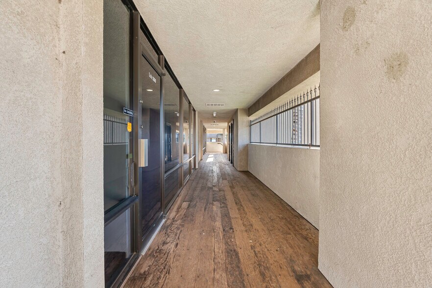 More Photos Of 4600 W American Ave, Bakersfield Office For Sale