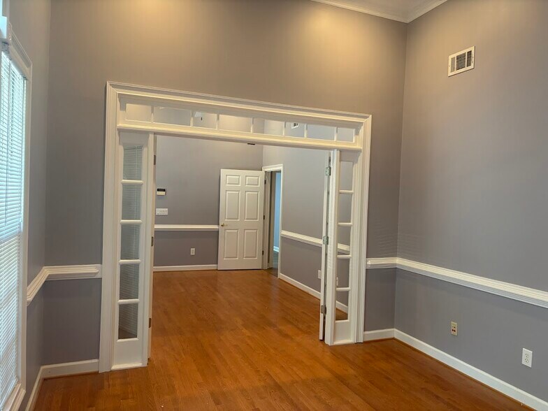 More Photos Of 701-704 Bombay Ln, Roswell Office For Lease