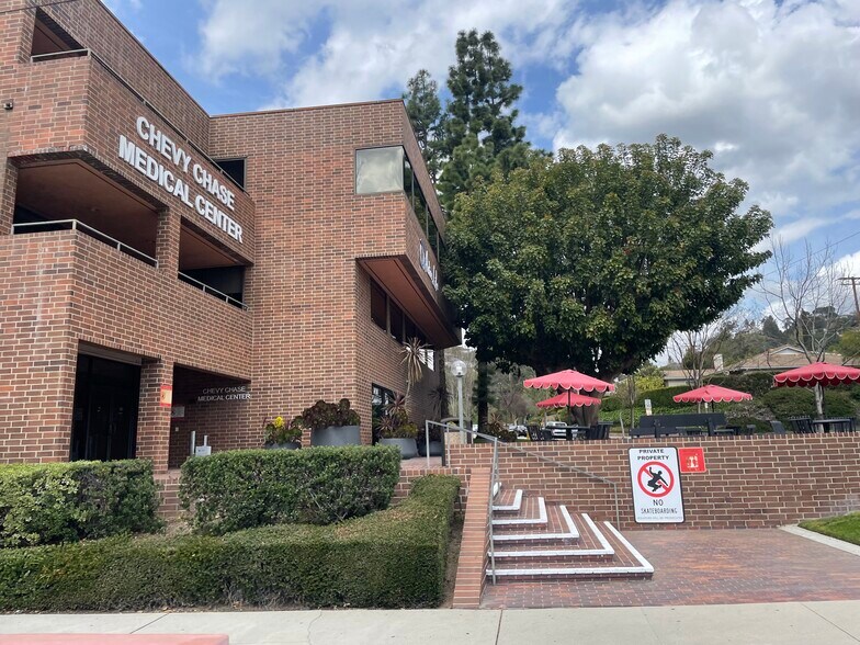 More Photos Of 1577 E Chevy Chase Dr, Glendale Medical For Lease