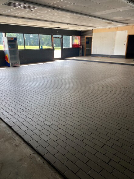 More Photos Of 2075 N Bragg Blvd, Spring Lake Convenience Store For Lease