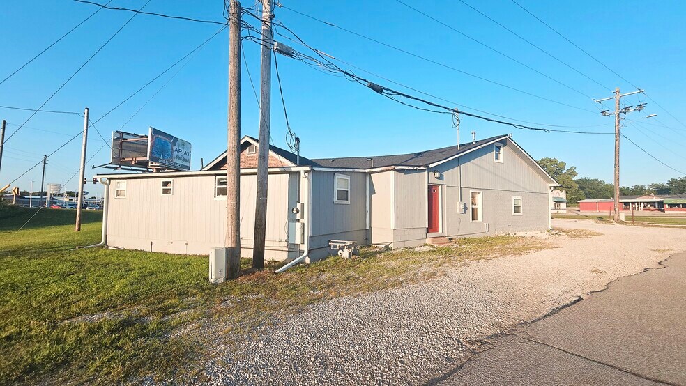 More Photos Of 1801 S National, Fort Scott Convenience Store For Sale