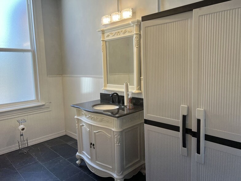 More Photos Of 124 N Main Ave, Sidney Flex For Lease