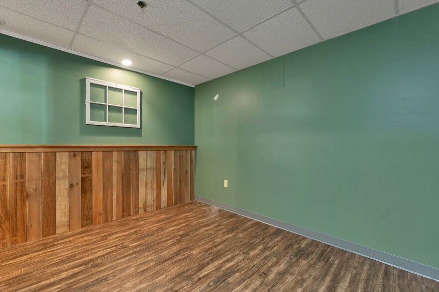 More Photos Of 45 Londonderry Tpke, Hooksett Office For Lease
