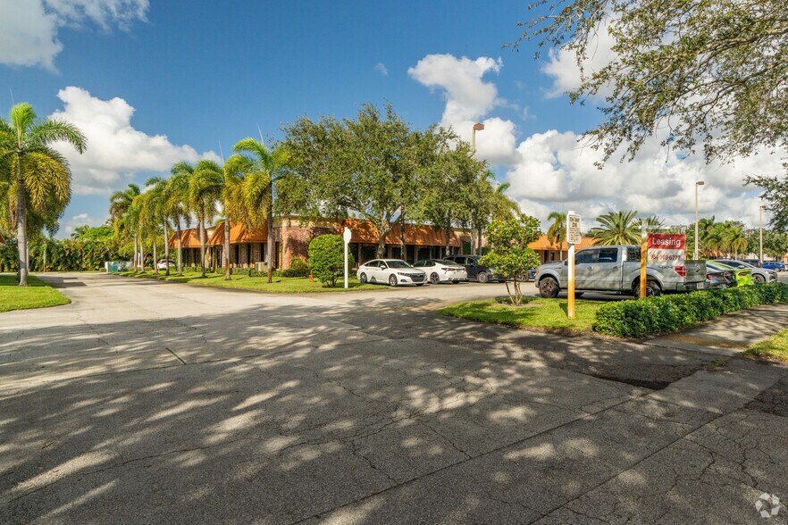 More Photos Of 541 S State Road 7, Margate Unknown For Lease