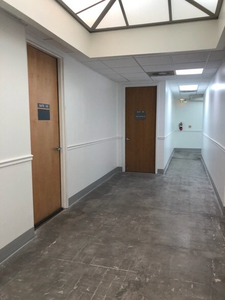 More Photos Of 2021 Tyler St, Hollywood Office For Lease
