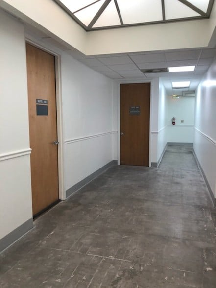 More Photos Of 2021 Tyler St, Hollywood Office For Lease