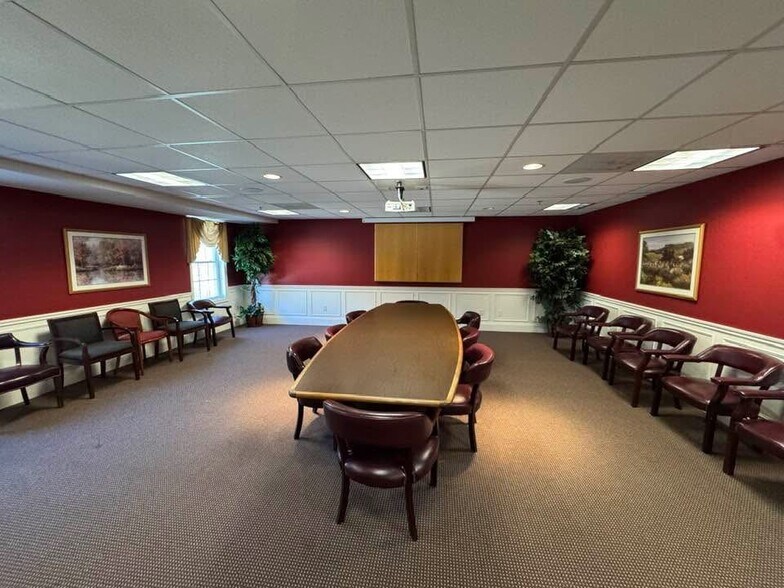 More Photos Of 222-224 Main St, Salem Office For Lease
