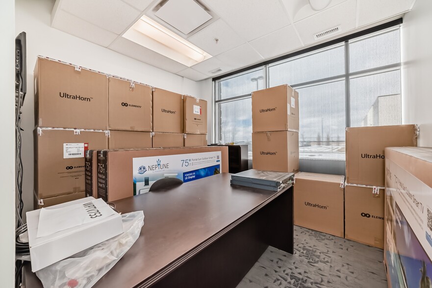 More Photos Of 9040-9058 22nd Ave SW, Edmonton Showroom For Sale