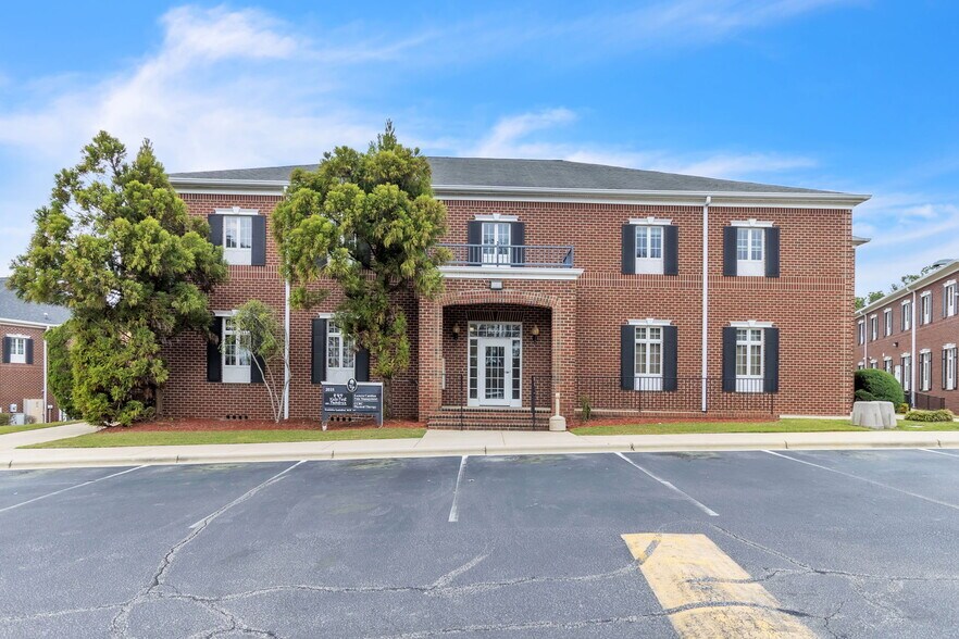 Primary Photo Of 2035 Valleygate Dr, Fayetteville Medical For Sale