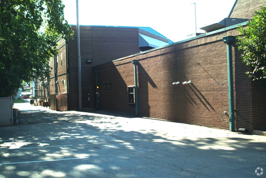 More Photos Of 3644-3664 Edwards Rd, Cincinnati General Retail For Lease