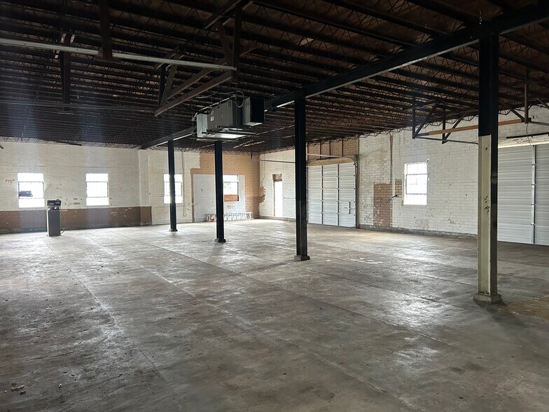 More Photos Of 2302 Main St, Waller Office For Sale