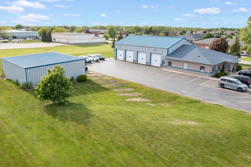 More Photos Of 844 Ontario Rd, Green Bay Showroom For Sale