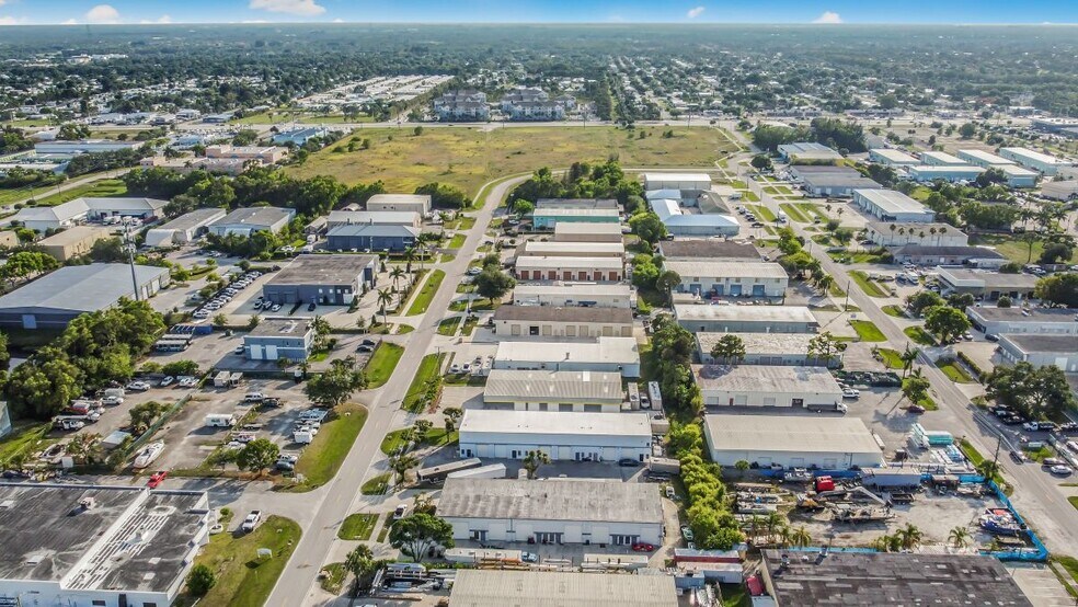 More Photos Of 3231 SE Slater St, Stuart Warehouse For Sale