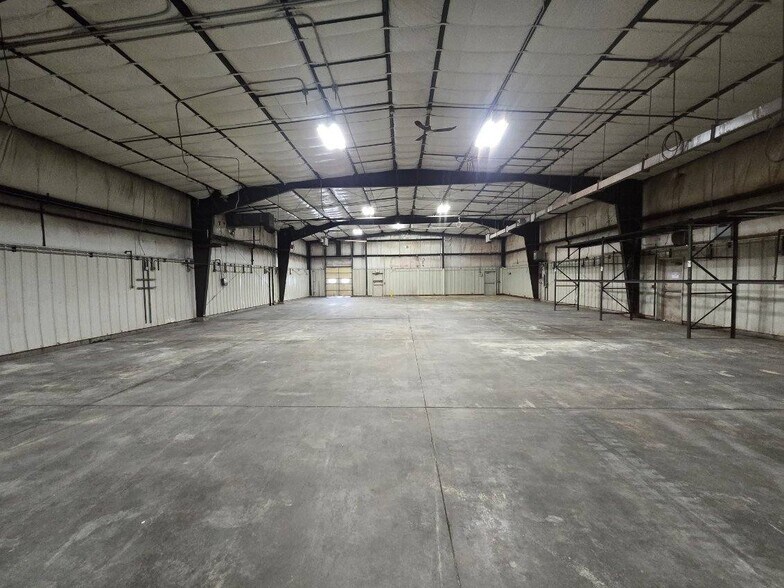 More Photos Of 403 W 1st St, Wilton Manufacturing For Sale