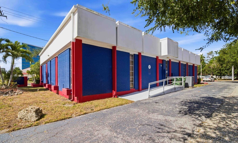 More Photos Of 1400 4th Ave, Bradenton Office Residential For Sale