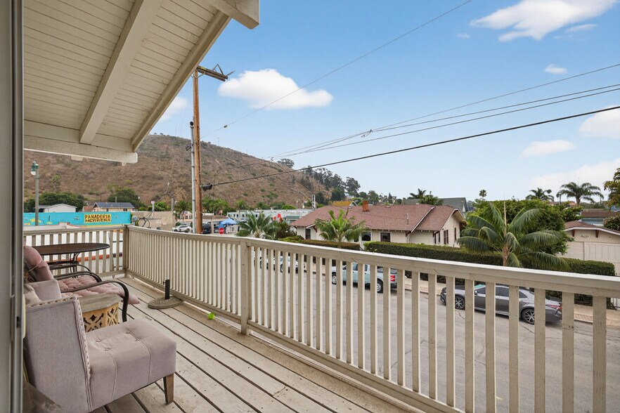 More Photos Of 27 W Prospect St, Ventura Storefront Retail Residential For Sale