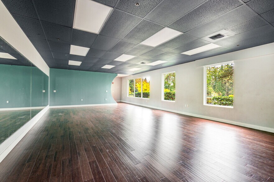 More Photos Of 9623 32nd St SE, Lake Stevens Storefront For Lease