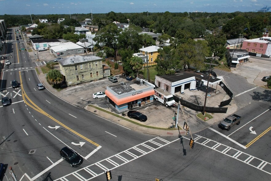 More Photos Of 2705 Bull St, Savannah Freestanding For Lease