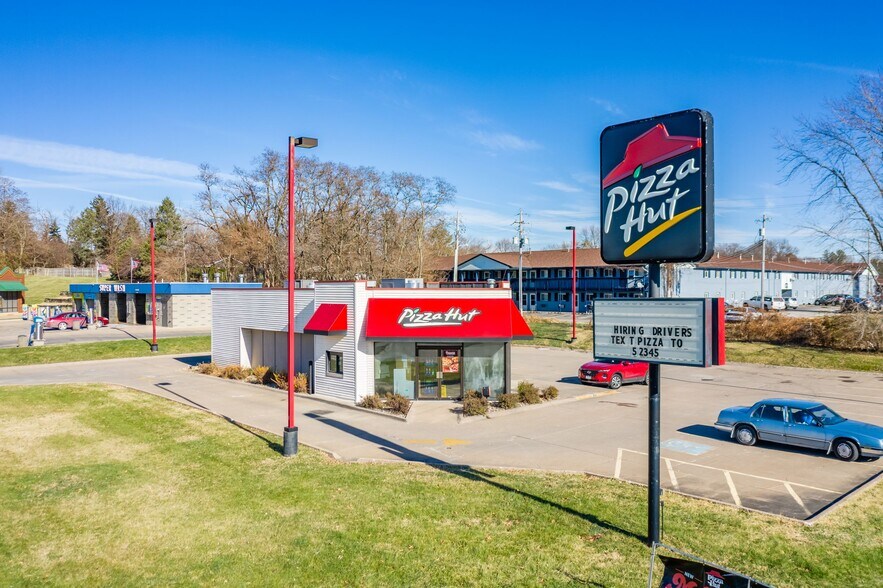 More Photos Of 2100 W Kimberly Rd, Davenport Restaurant For Sale