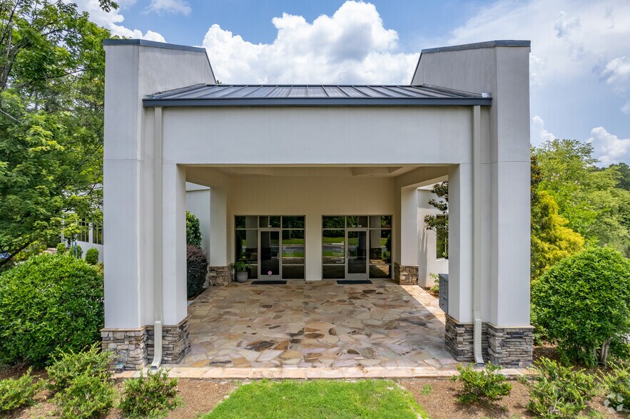 More Photos Of 2004 Commerce Dr, Peachtree City Office For Lease