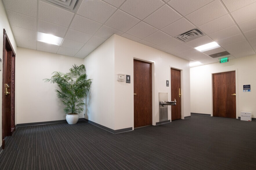 More Photos Of 4119 W Shamrock Ln, McHenry Medical For Lease