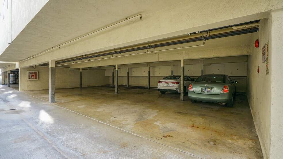 More Photos Of 214 E Chevy Chase Dr, Glendale Apartments For Sale