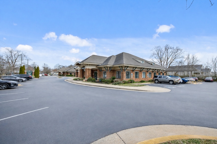 More Photos Of 1107 S Fifth St, Mebane Medical For Lease