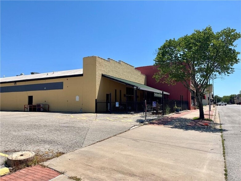 More Photos Of 120 W Peoria St, Paola General Retail For Sale