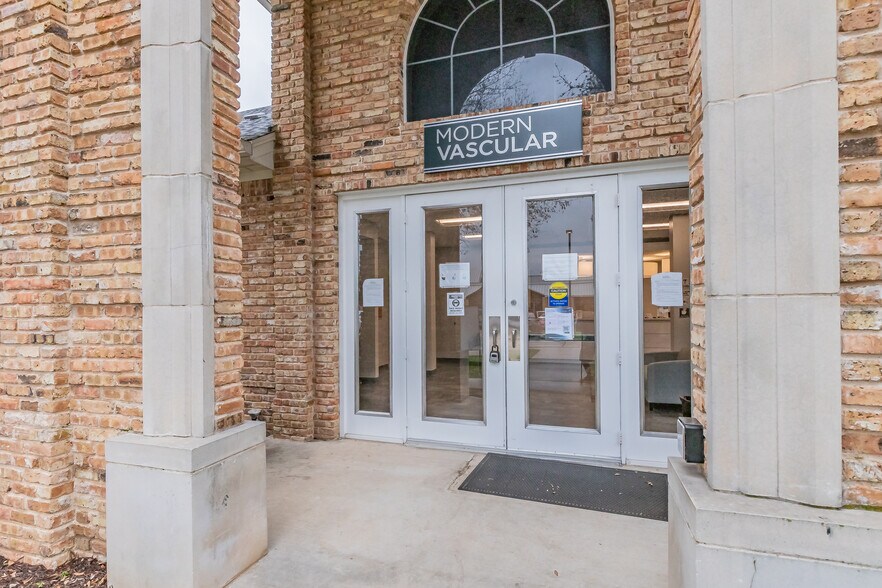 More Photos Of 5750 Stratum Dr, Fort Worth Medical For Lease