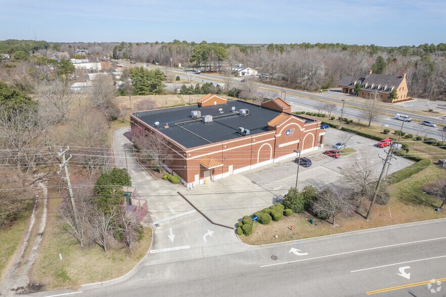 More Photos Of 2460 George Washington Memorial Hwy, Hayes Drugstore For Lease