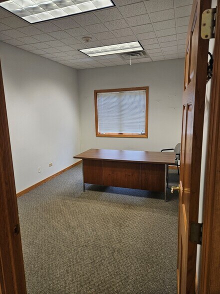 More Photos Of 6400 W College Dr, Palos Heights Medical For Lease