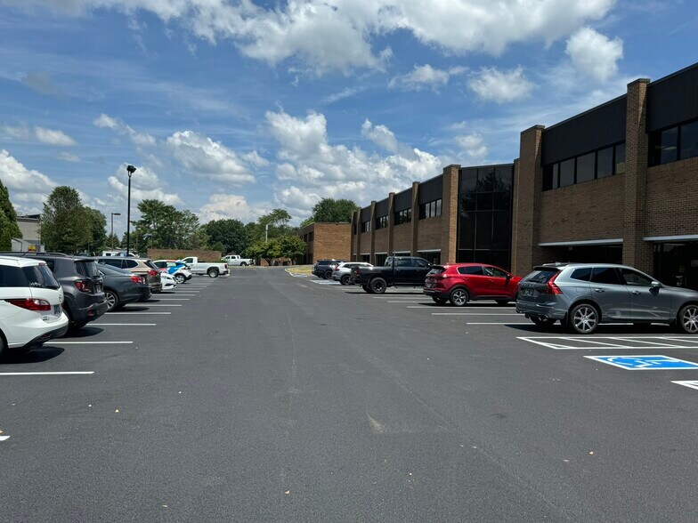 More Photos Of 9051 Executive Park Dr, Knoxville Office For Lease