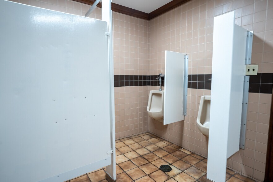 More Photos Of 11135 Monroe Rd, Matthews Distribution For Sale