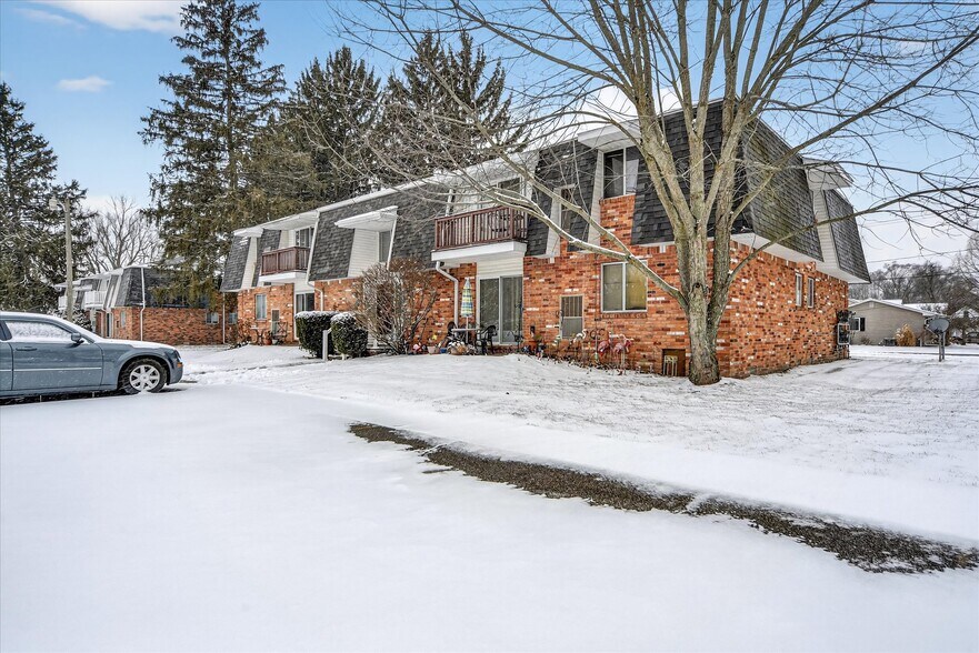 More Photos Of 240 Park St, Pinckney Apartments For Sale