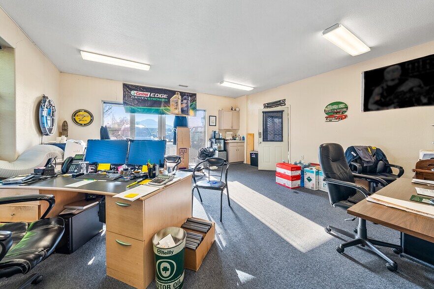 More Photos Of 3311 Biddle Rd, Medford Auto Repair For Sale