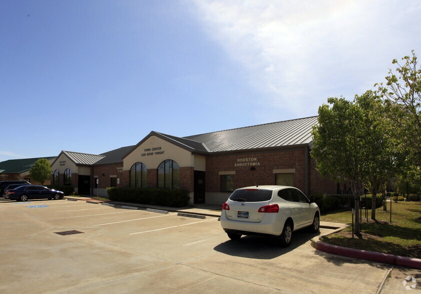 More Photos Of 3521 Town Center Blvd, Sugar Land Medical For Lease