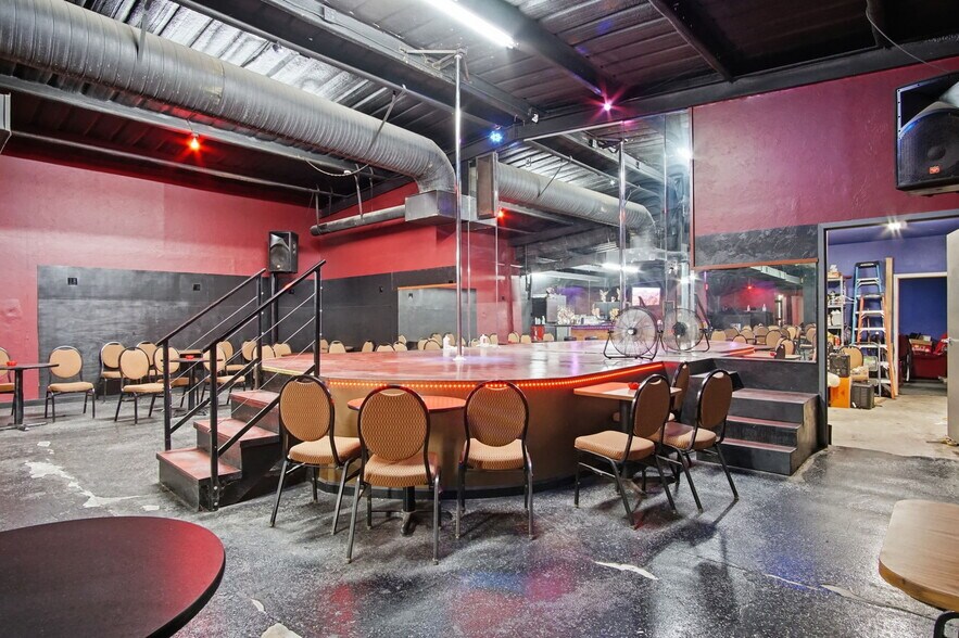 More Photos Of 1900 SE 59th Dr, Oklahoma City Bar For Sale