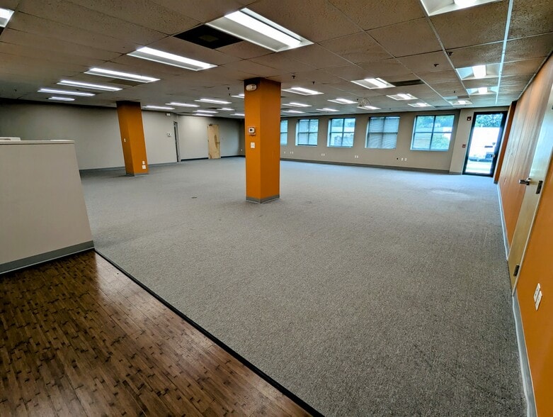 More Photos Of 20 New Plant Ct, Owings Mills Office For Lease